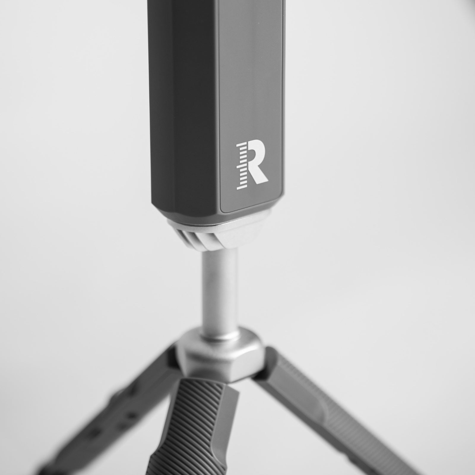 Rapsodo MLM2XPRO Mobile Golf Launch Monitor & Simulator